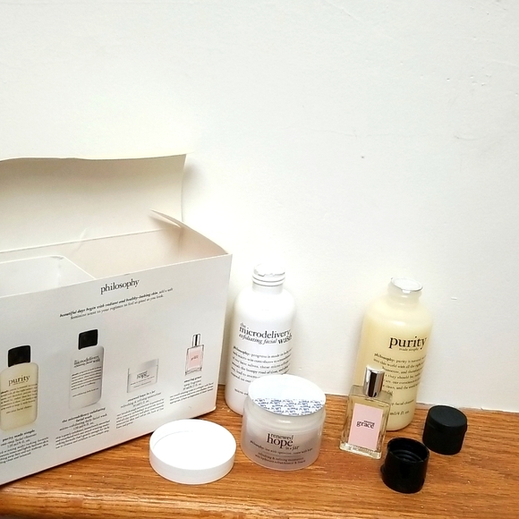 PHILOSOPHY GO FOR GLOW SET.